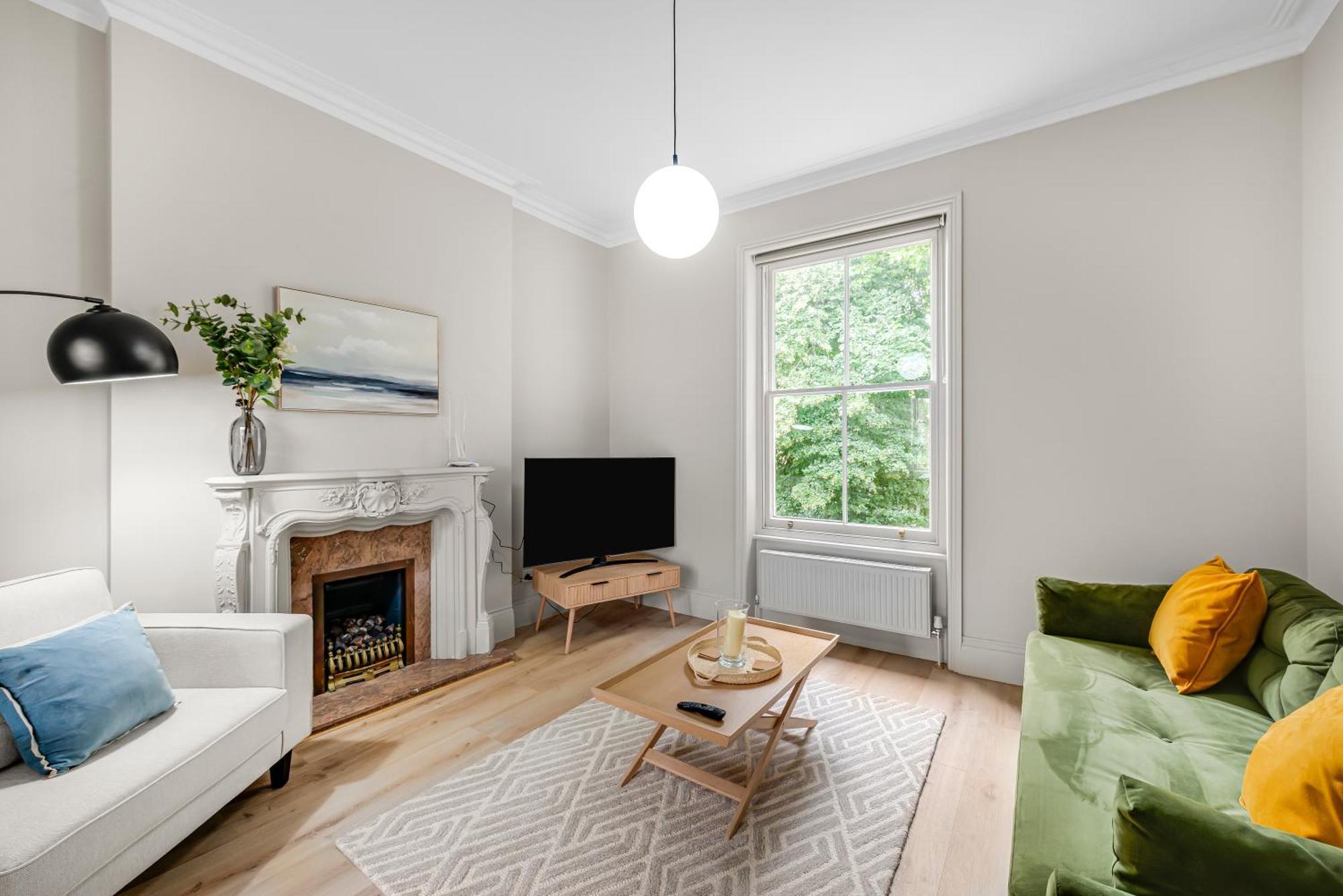 Luxury 3 Bed Apartment With Balcony In Kensington Olympia Лондон Экстерьер фото