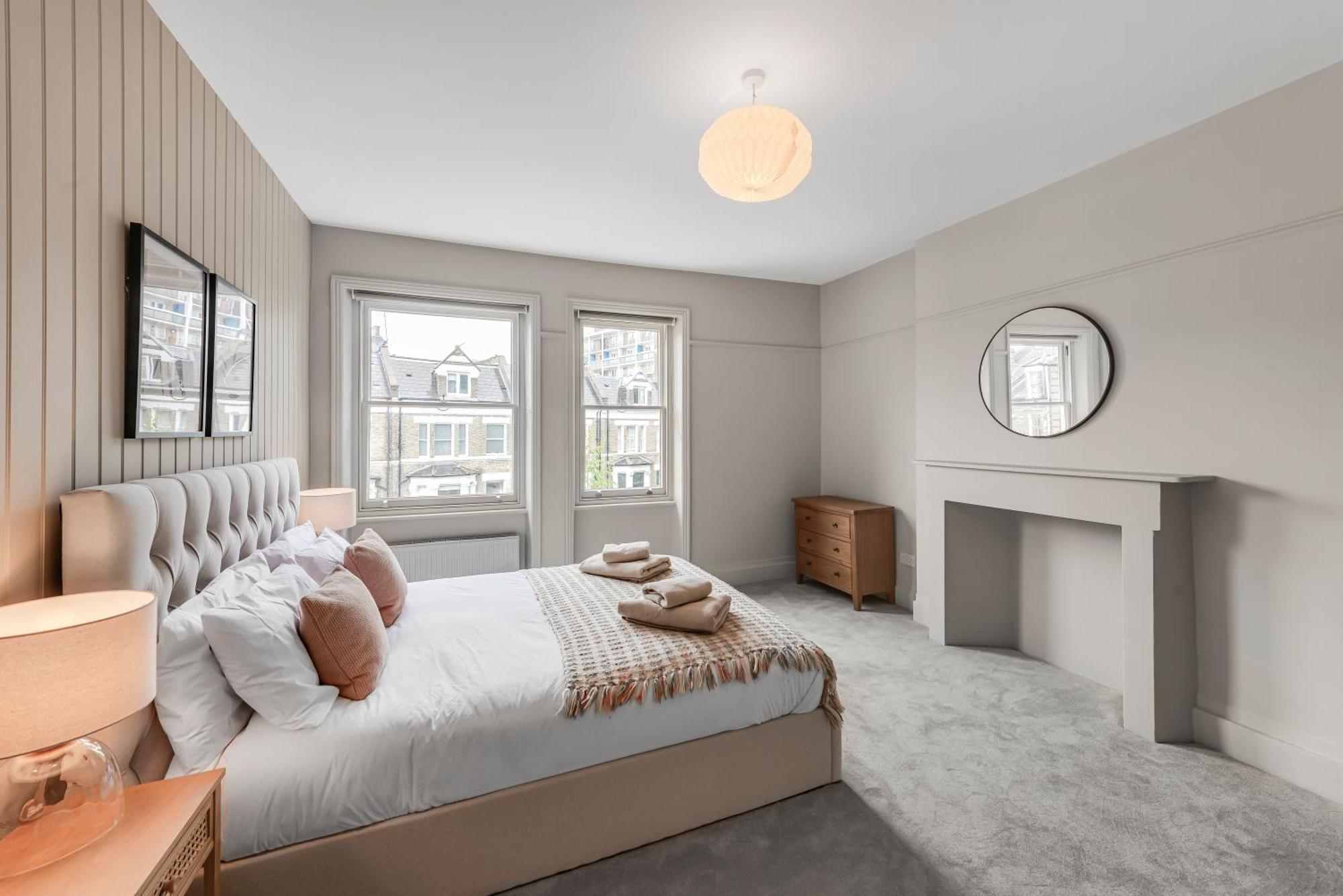 Luxury 3 Bed Apartment With Balcony In Kensington Olympia Лондон Экстерьер фото