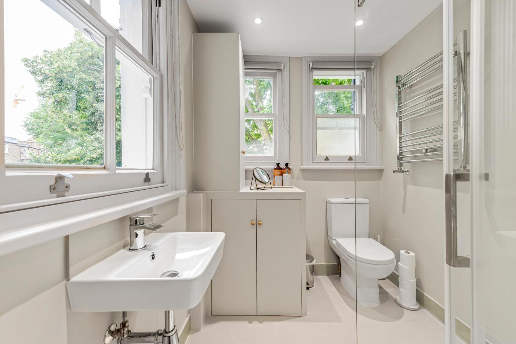 Luxury 3 Bed Apartment With Balcony In Kensington Olympia Лондон Экстерьер фото