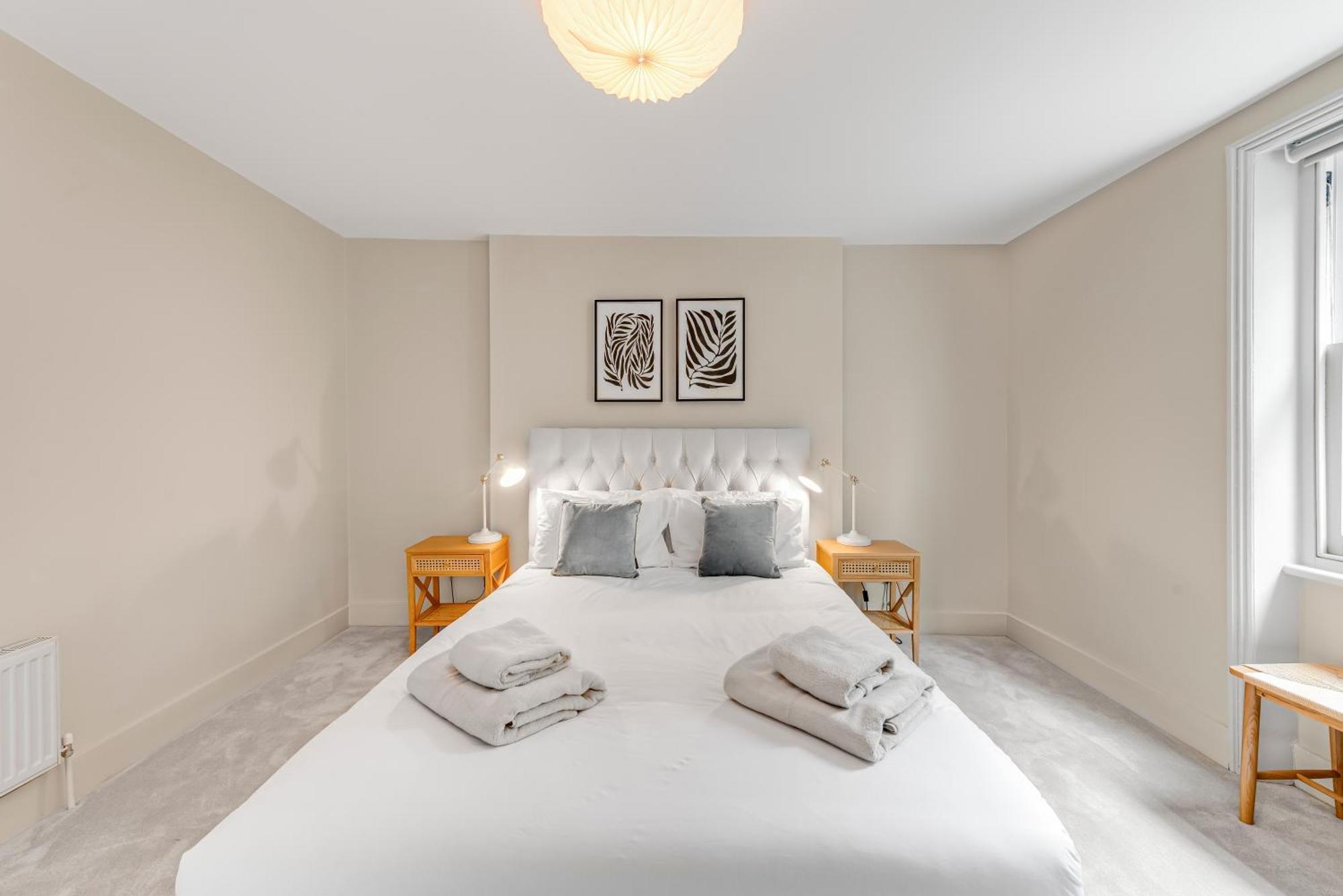 Luxury 3 Bed Apartment With Balcony In Kensington Olympia Лондон Экстерьер фото