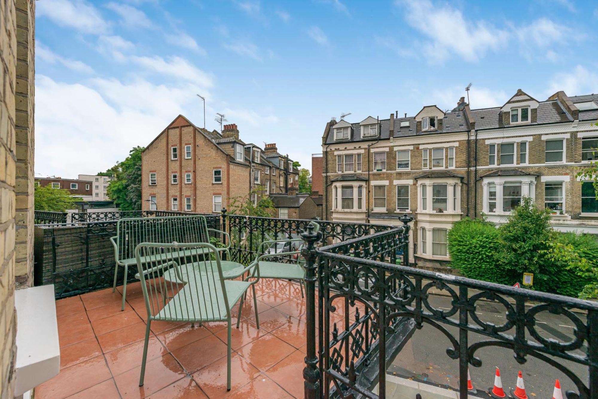 Luxury 3 Bed Apartment With Balcony In Kensington Olympia Лондон Экстерьер фото