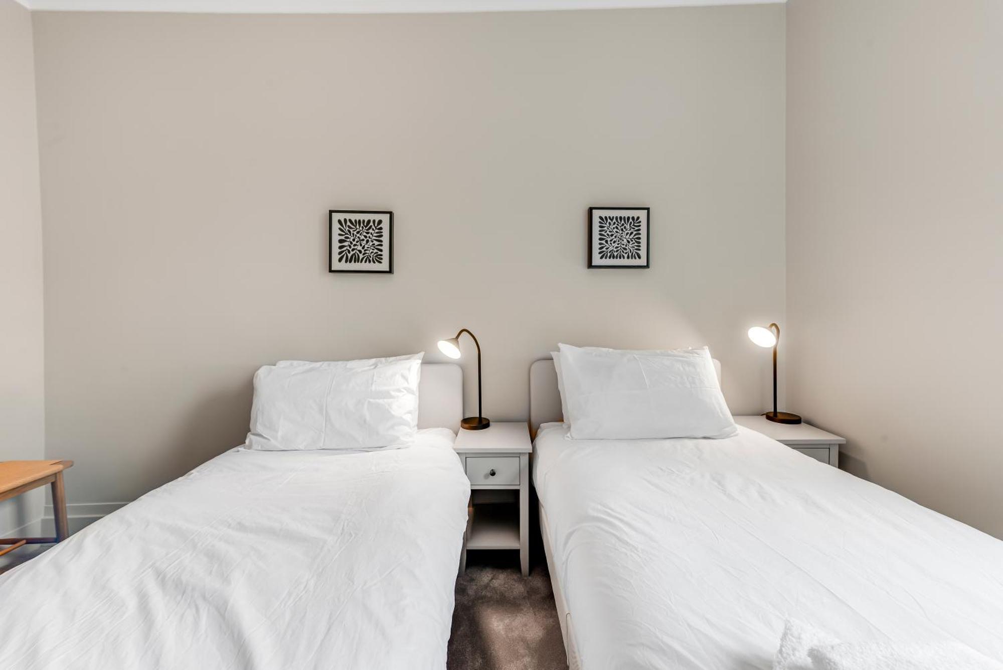 Luxury 3 Bed Apartment With Balcony In Kensington Olympia Лондон Экстерьер фото